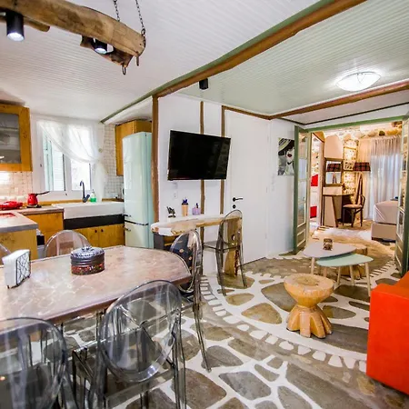 Artemis Goddess Nest - Aquatic Getaway