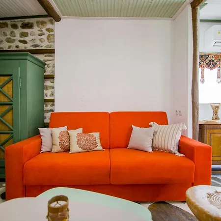 Artemis Goddess Nest - Aquatic Getaway