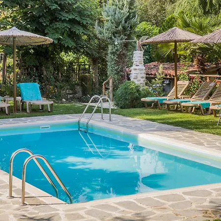 Artemis Goddess Nest - Aquatic Getaway Holiday home *