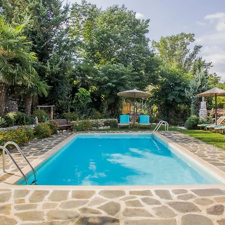 Artemis Goddess Nest - Aquatic Getaway Holiday home *