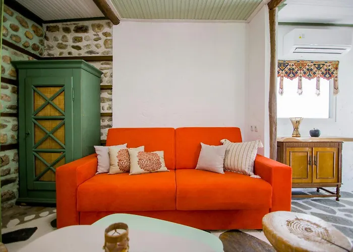 Artemis Goddess Nest - Aquatic Getaway